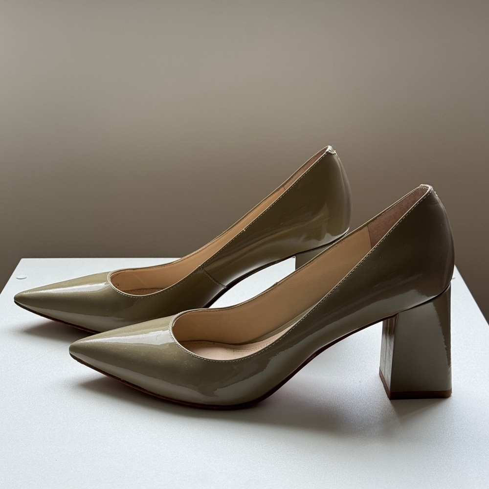 MARC FISHER - ZALA BLOCK HEEL POINTY TOE PUMP US 7.5 - Beige - Leather patent